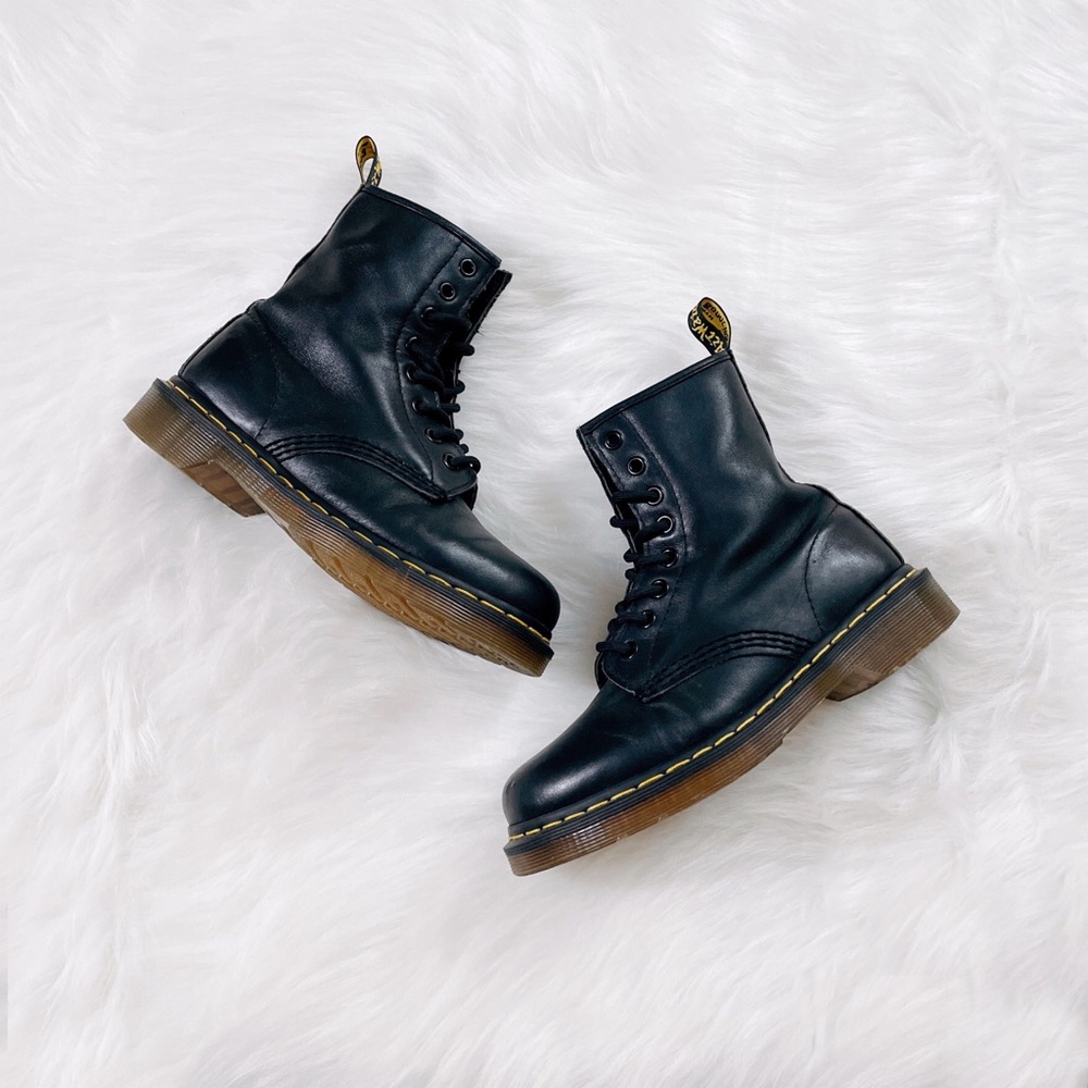 dr. martens  1460 8-eye lace up combat boot in smooth black leather, size eu 36